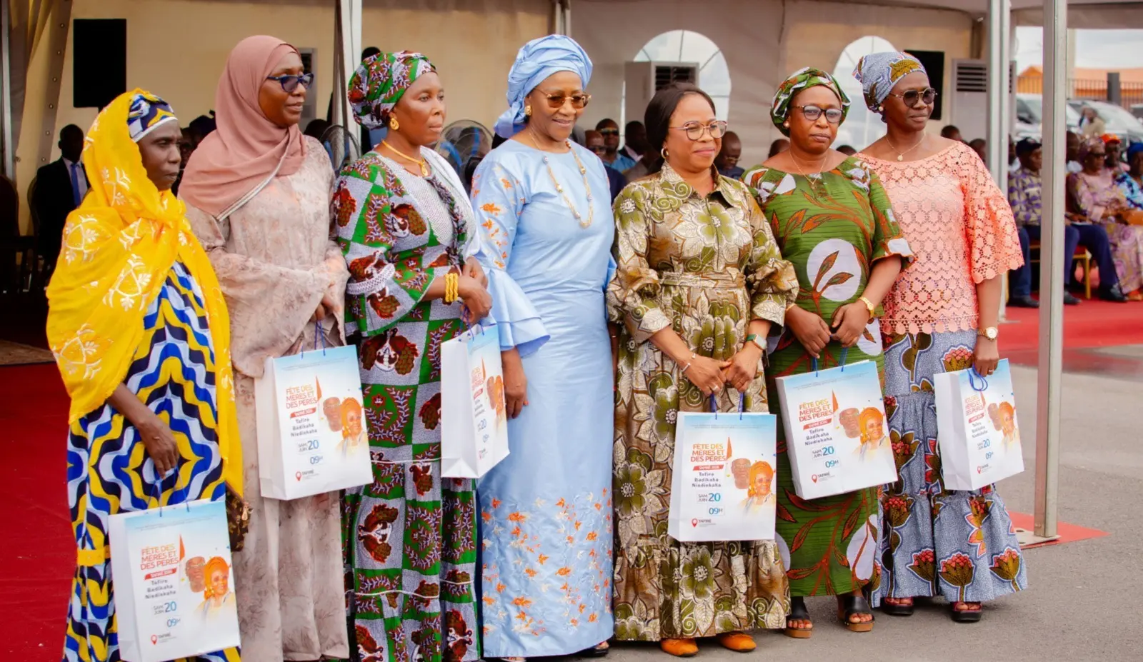 Badikaha et Niédiékaha : Région du Hambol, L’épouse du Vice-président Madame Maïmouna Coulibaly Koné célèbre les mères et les pères de Tafiré, Badikaha et Niédiékaha