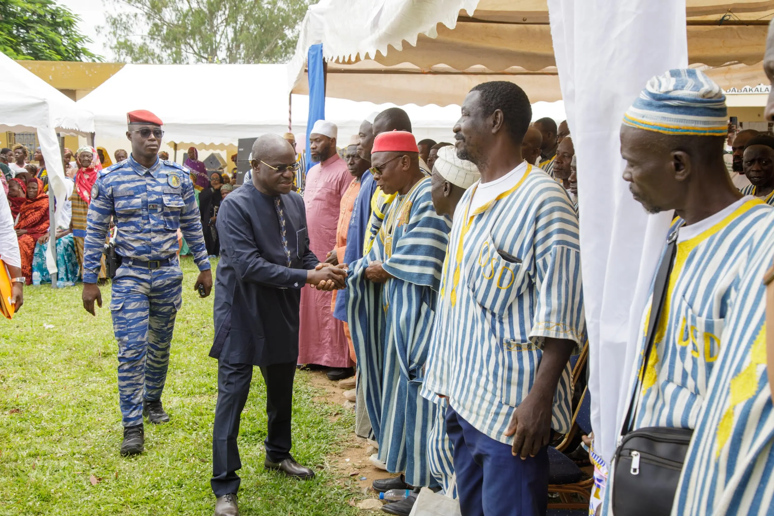 Hambol en mouvement : dons de l'épouse du Vice‑Président et projet de zone industrielle